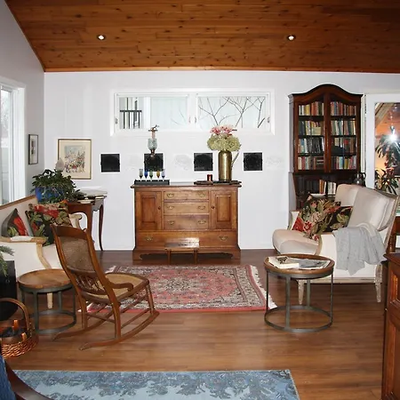 2 Moon Cottage-2